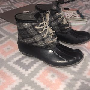 🚫 SOLD‼️ SPERRY DUCK BOOT BLACK and GRAY PLAID